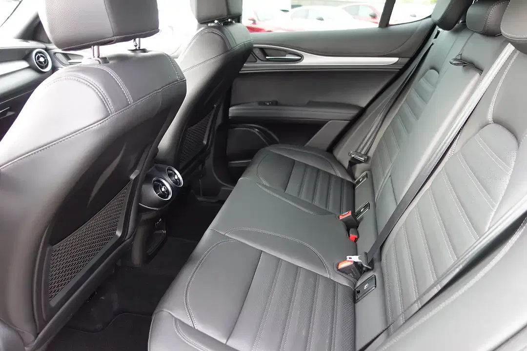 Alfa Romeo Stelvio Q4 Veloce - Thumbnail 10