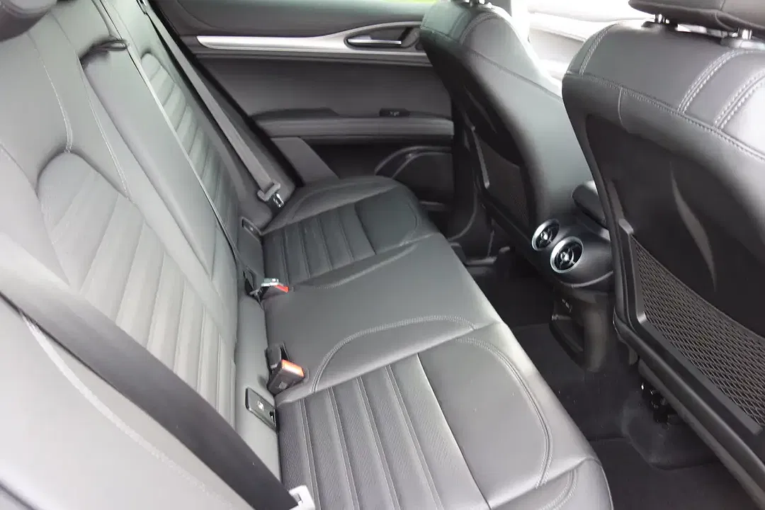 Alfa Romeo Stelvio Q4 Veloce - Thumbnail 11