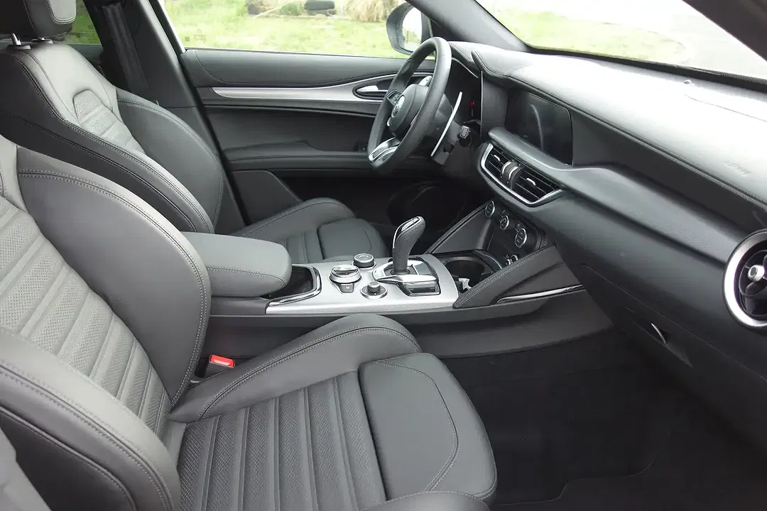 Alfa Romeo Stelvio Q4 Veloce - Thumbnail 12
