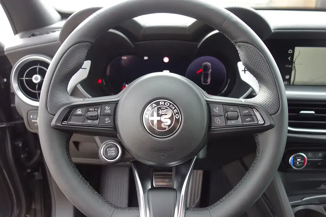 Alfa Romeo Stelvio Q4 Veloce - Thumbnail 14