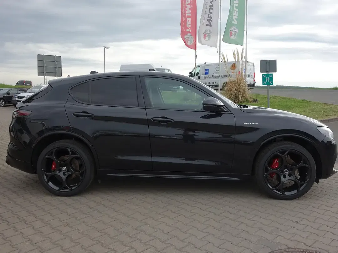 Alfa Romeo Stelvio Q4 Veloce - Thumbnail 3