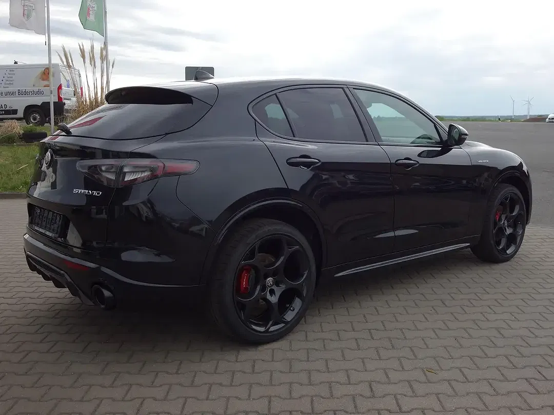 Alfa Romeo Stelvio Q4 Veloce - Thumbnail 4