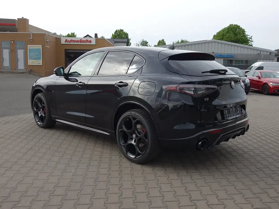 Alfa Romeo Stelvio Q4 Veloce - Thumbnail 5