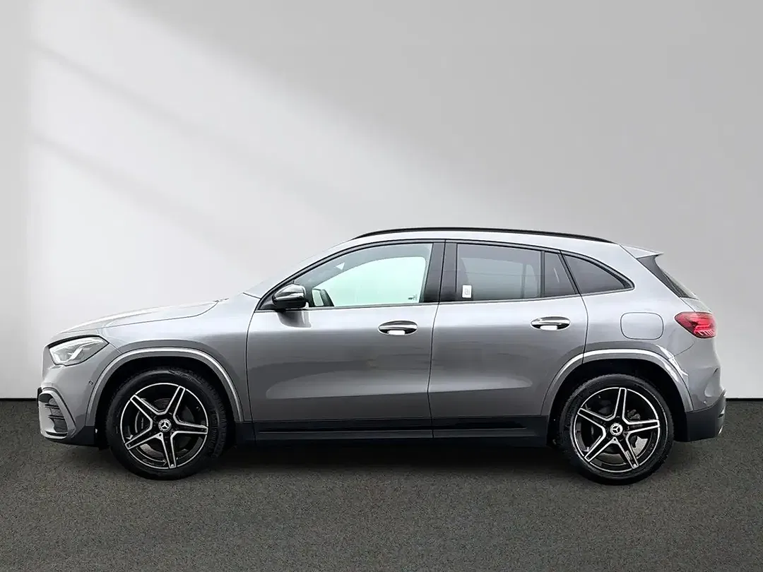 Mercedes-Benz GLA 200 AMG Night - Thumbnail 2