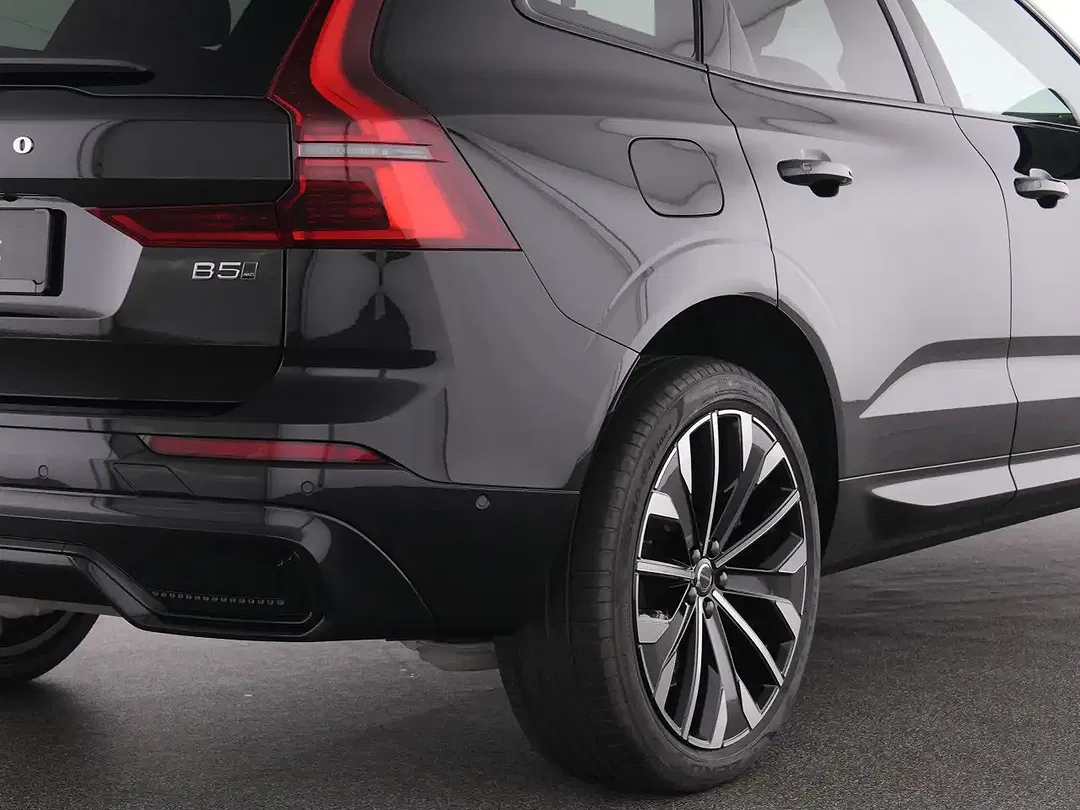 Volvo XC60 B5 AWD Ultra Dark - Thumbnail 9