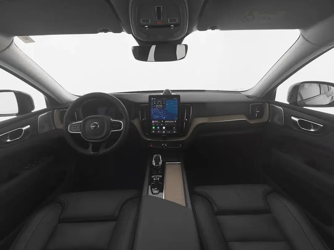Volvo XC60 B5 AWD Ultra Dark - Thumbnail 3