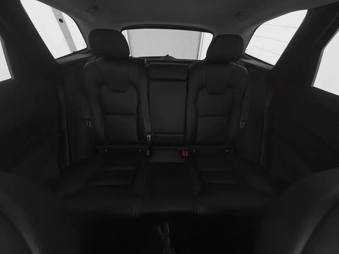 Volvo XC60 B5 AWD Ultra Dark - Thumbnail 5