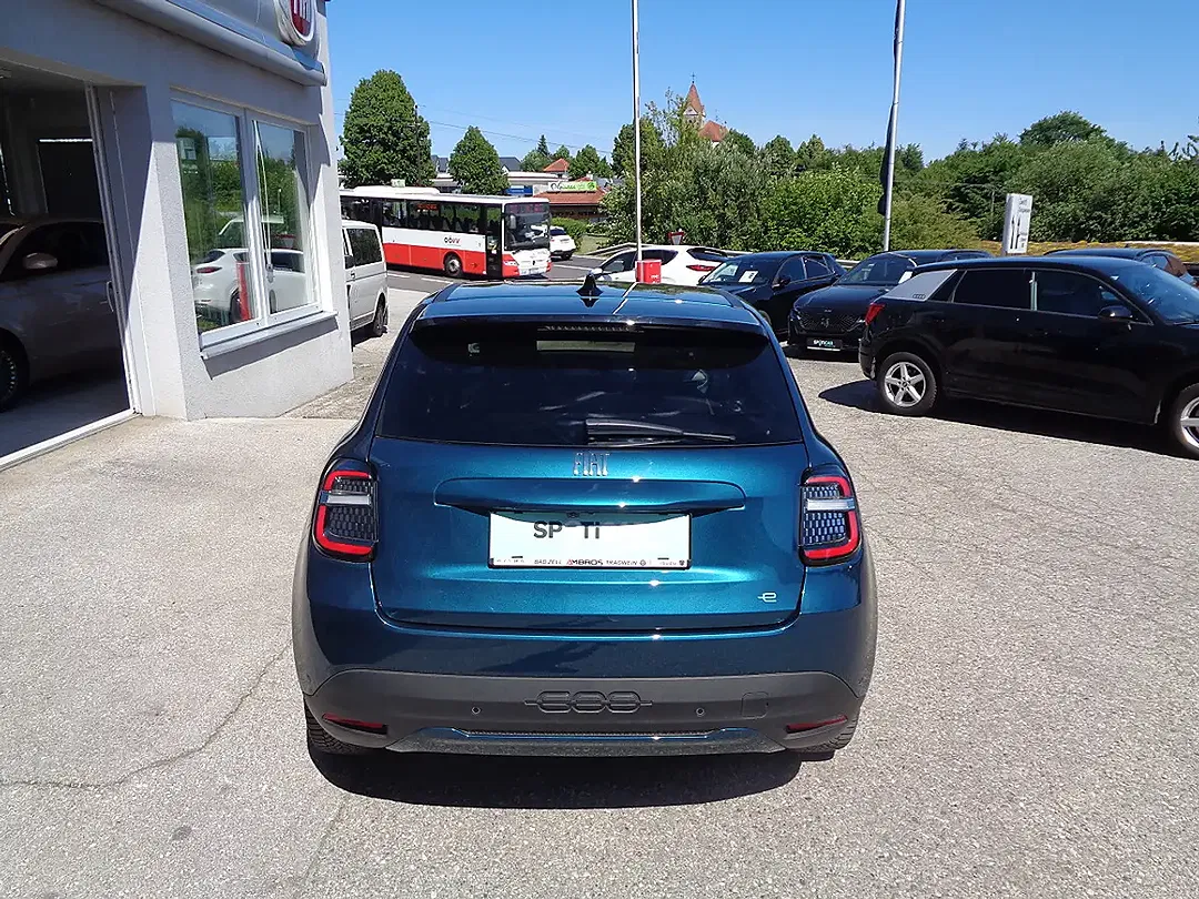 Fiat 600e EV La Prima - Thumbnail 4