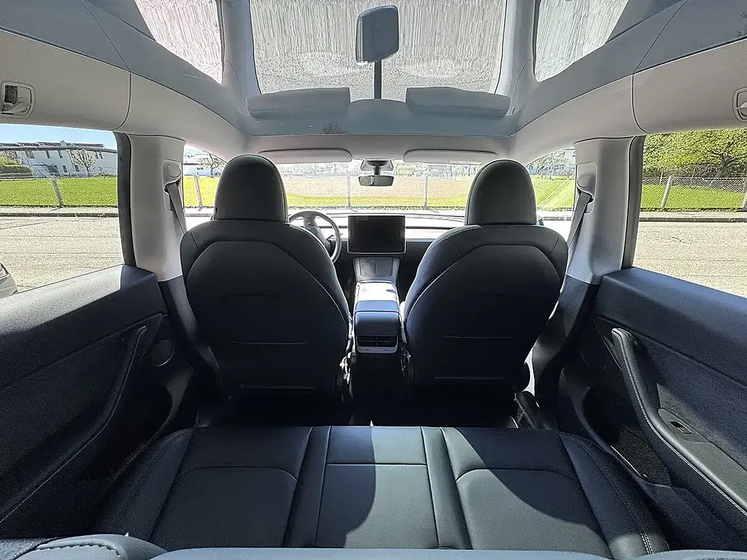 Tesla Model Y AWD Long Range - Thumbnail 10