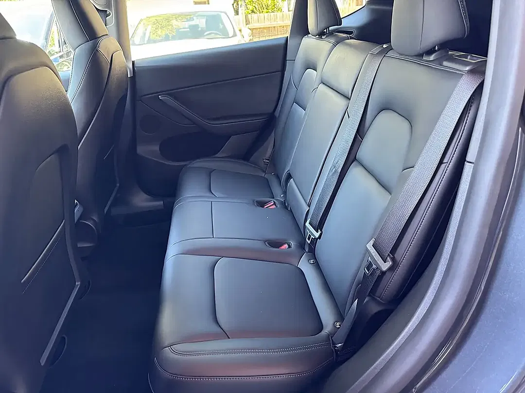 Tesla Model Y AWD Long Range - Thumbnail 12