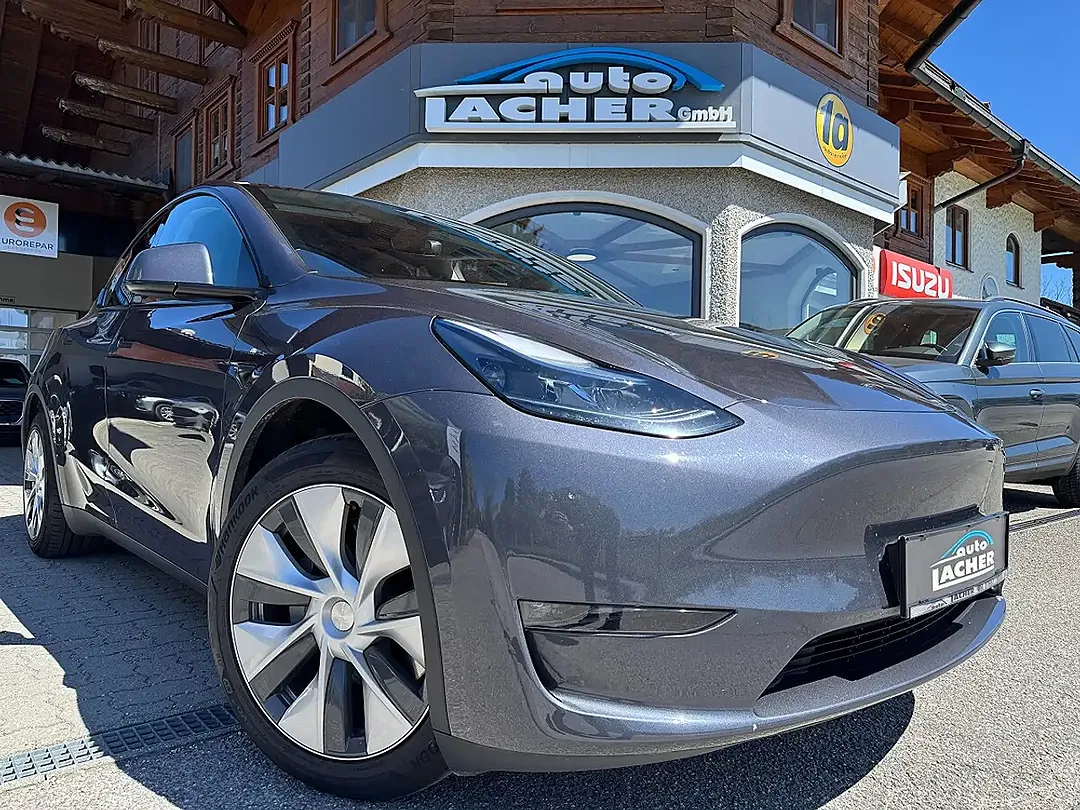 Tesla Model Y AWD Long Range - Thumbnail 3