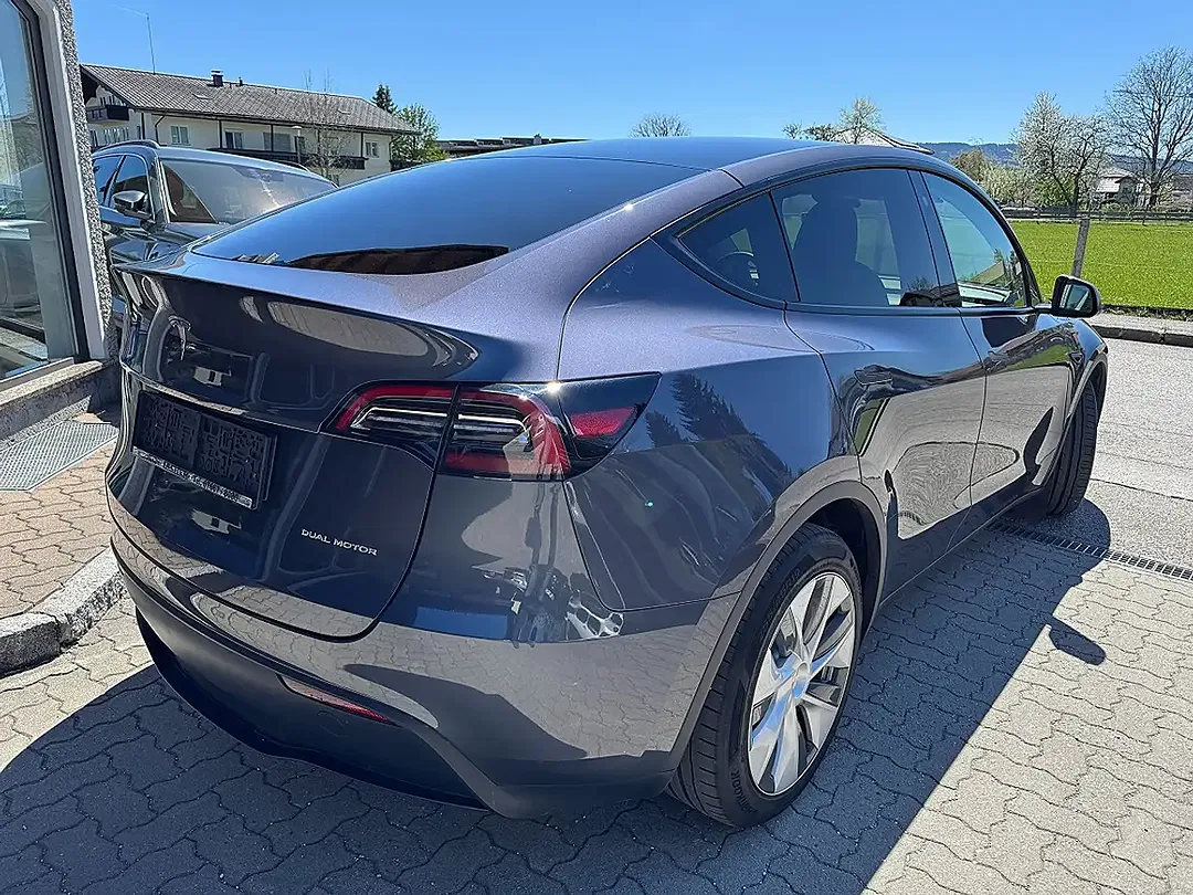Tesla Model Y AWD Long Range - Thumbnail 6