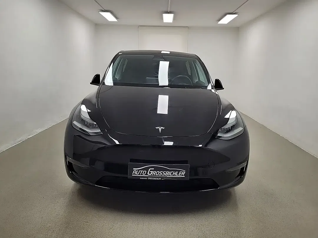 Tesla Model Y AWD Long Range - Thumbnail 3