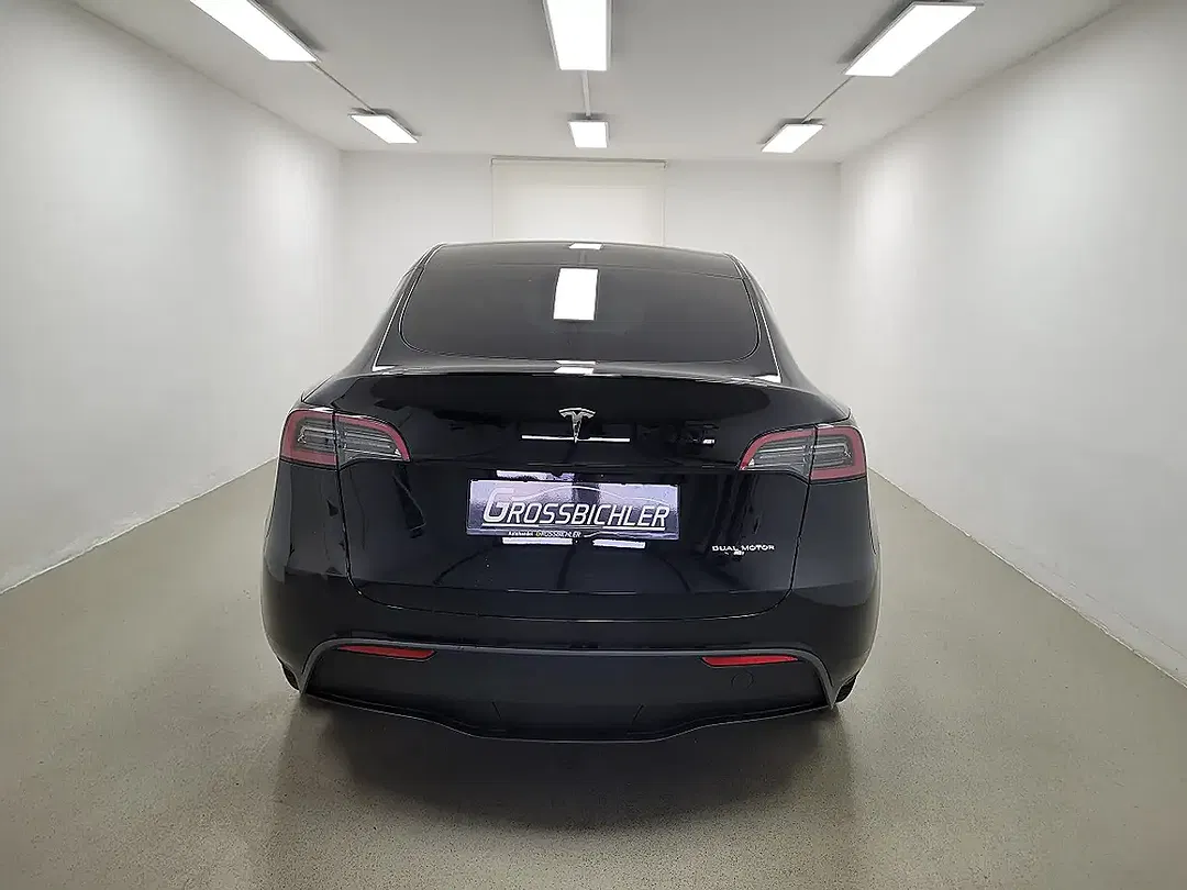 Tesla Model Y AWD Long Range - Thumbnail 8