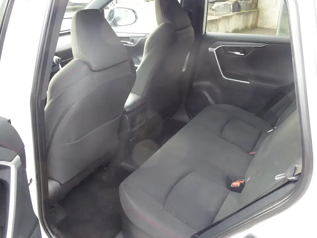 Toyota RAV 4 PHEV 4x4 - Thumbnail 14