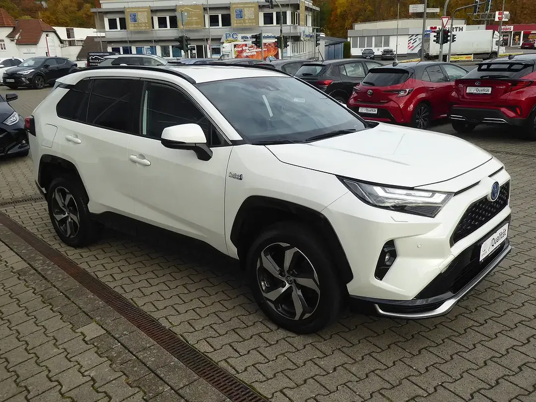 Toyota RAV 4 PHEV 4x4 - Thumbnail 3