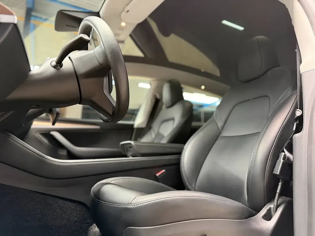 Tesla Model Y AWD Long Range Premium - Thumbnail 12