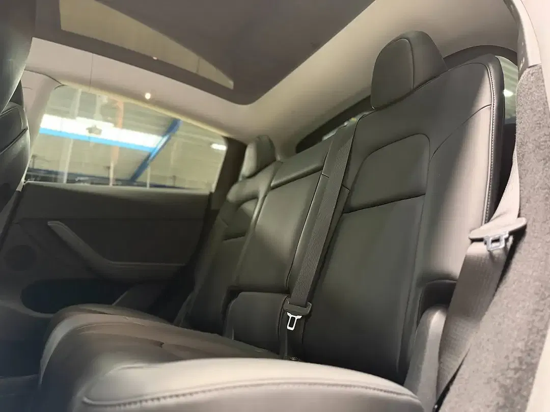 Tesla Model Y AWD Long Range Premium - Thumbnail 13
