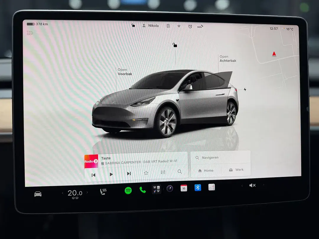 Tesla Model Y AWD Long Range Premium - Thumbnail 16