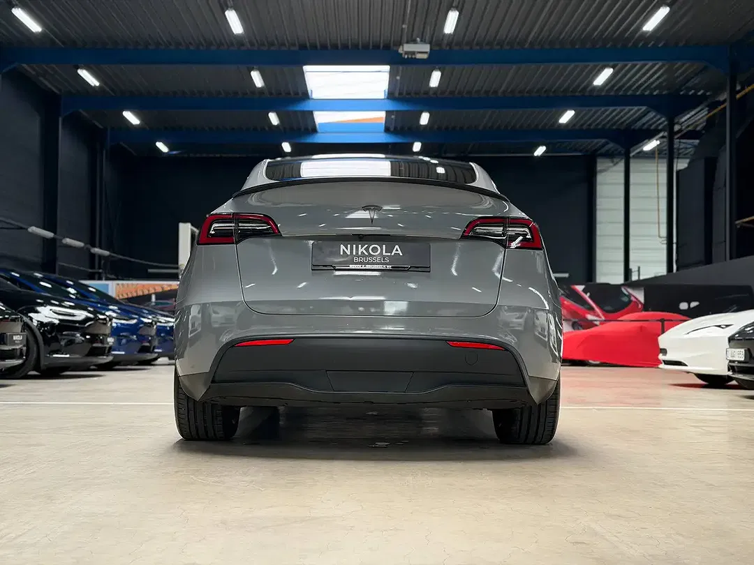 Tesla Model Y AWD Long Range Premium - Thumbnail 3