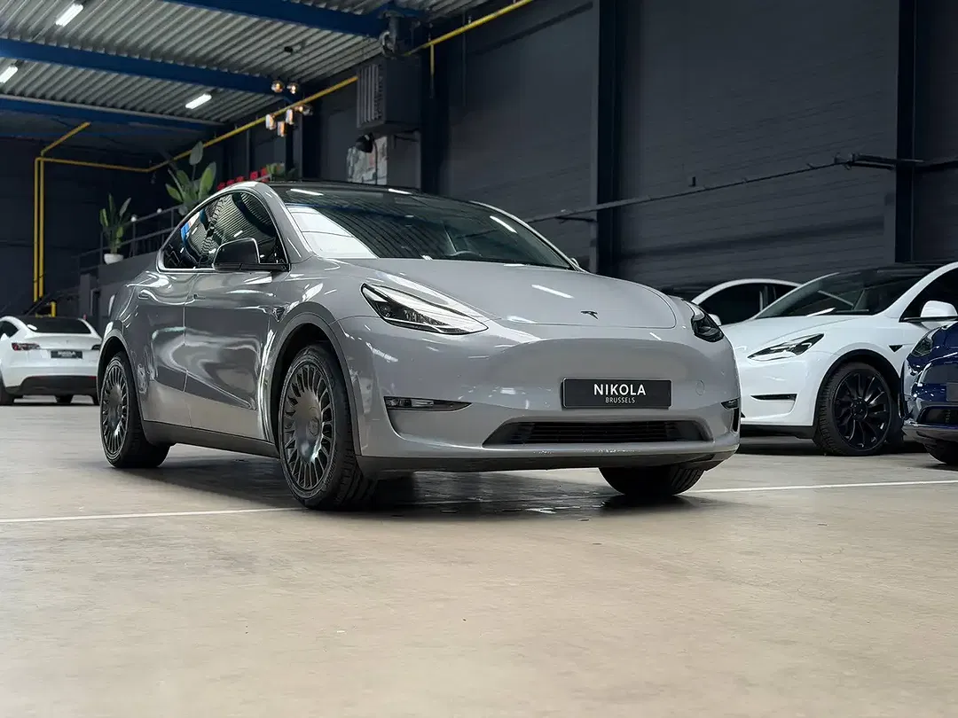 Tesla Model Y AWD Long Range Premium - Thumbnail 5