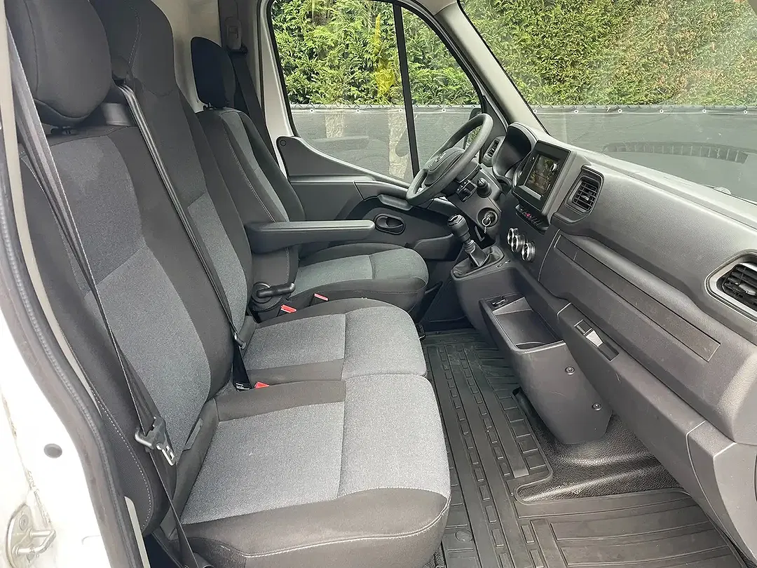 Nissan Interstar - Thumbnail 14