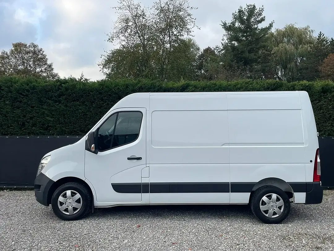 Nissan Interstar - Thumbnail 3