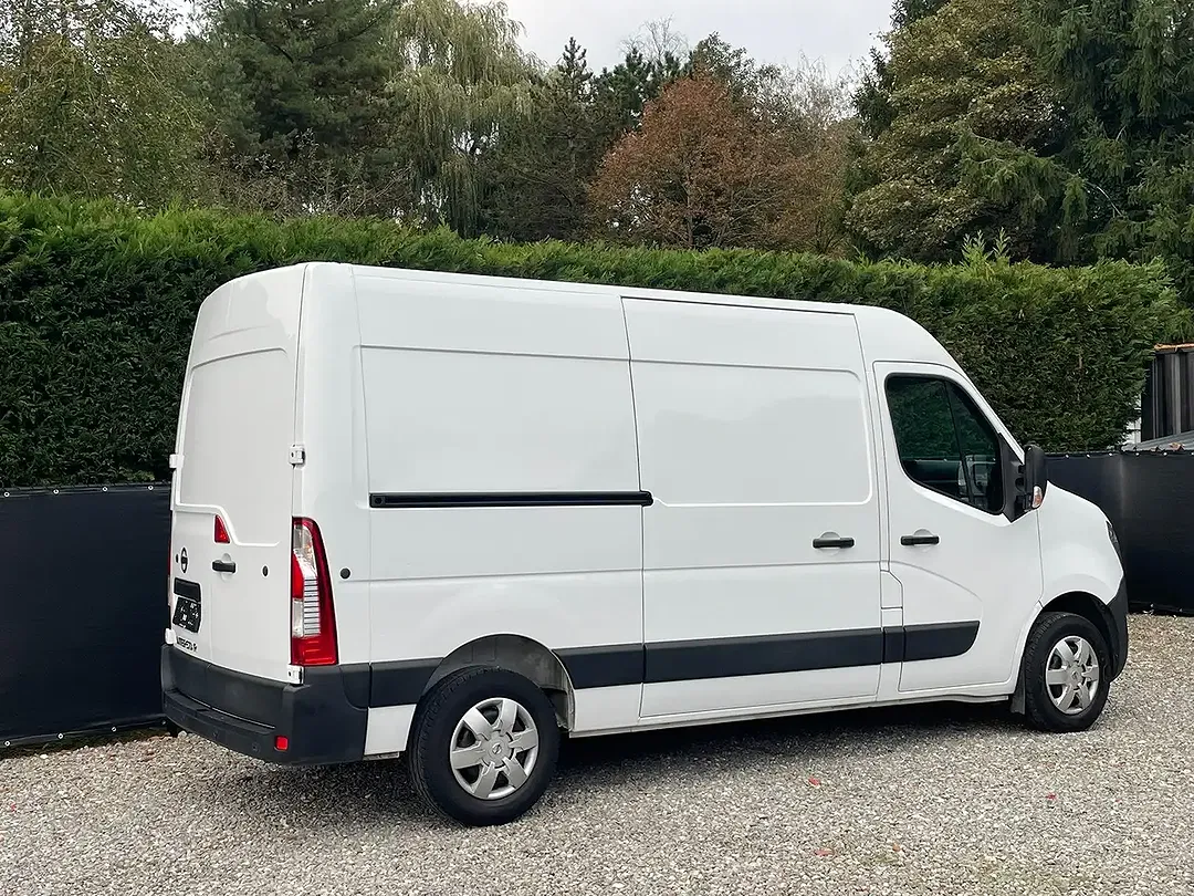 Nissan Interstar - Thumbnail 5