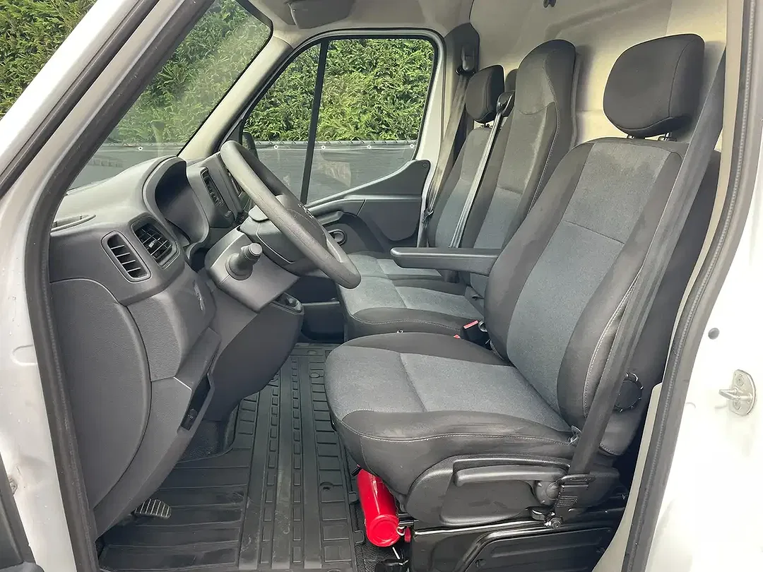 Nissan Interstar - Thumbnail 8