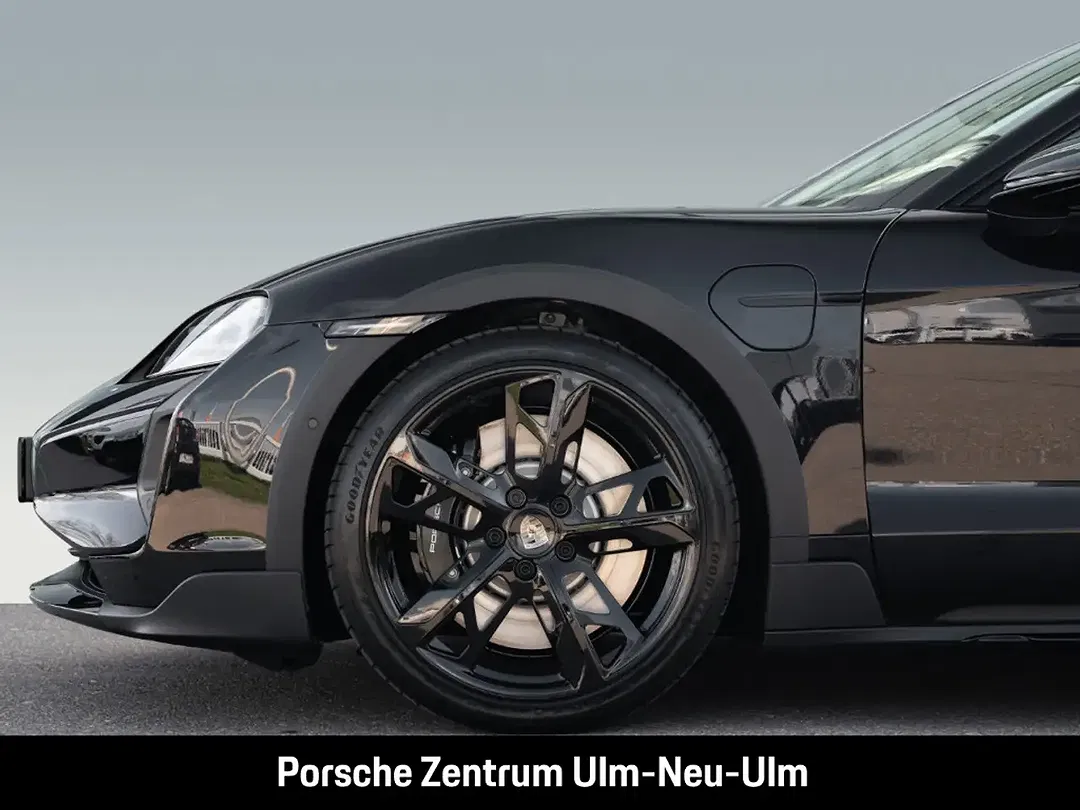 Porsche Taycan Turbo Cross Turismo - Thumbnail 11