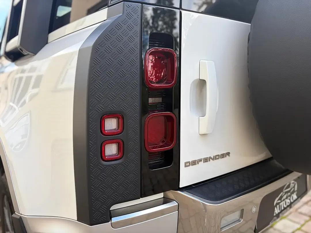 Land Rover Defender D200 3.0 MHEV 110 SE - Thumbnail 11