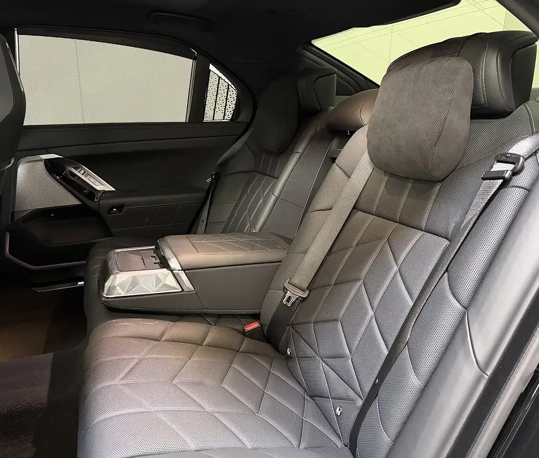 BMW 750 Hybrid xDrive Executive Lounge - Thumbnail 10