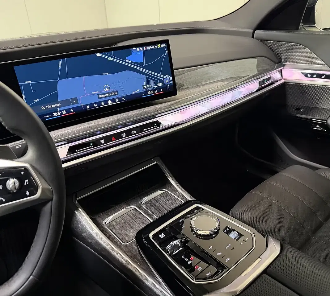 BMW 750 Hybrid xDrive Executive Lounge - Thumbnail 12