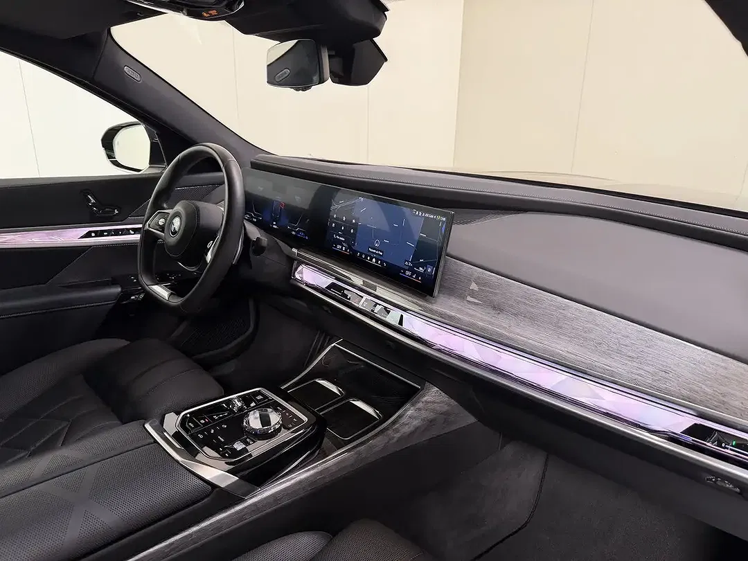 BMW 750 Hybrid xDrive Executive Lounge - Thumbnail 13