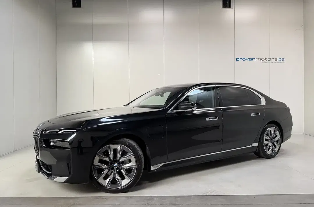 BMW 750 Hybrid xDrive Executive Lounge - Thumbnail 4