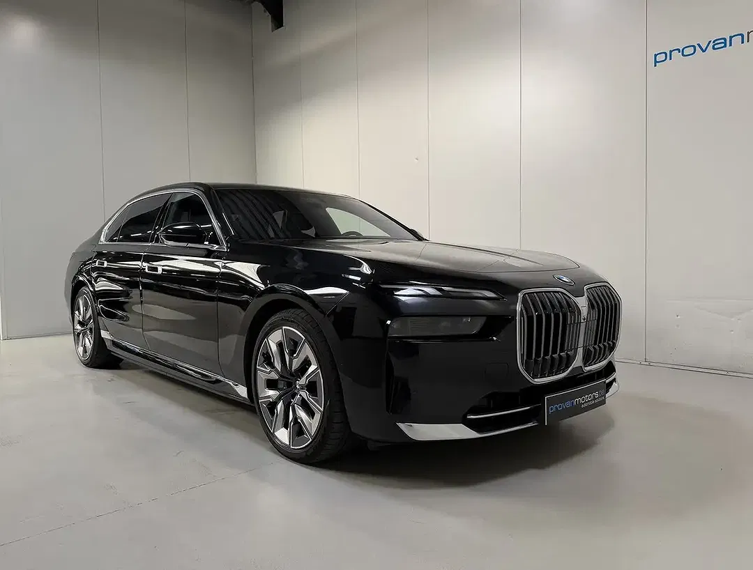 BMW 750 Hybrid xDrive Executive Lounge - Thumbnail 5
