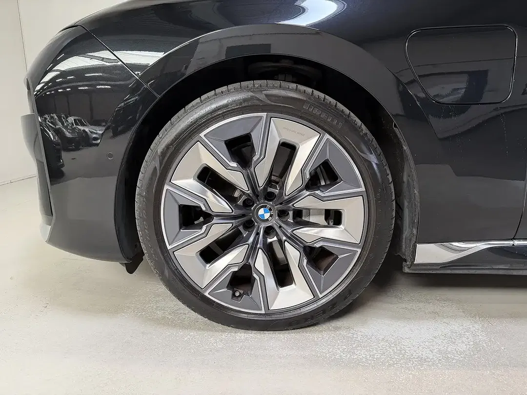 BMW 750 Hybrid xDrive Executive Lounge - Thumbnail 7