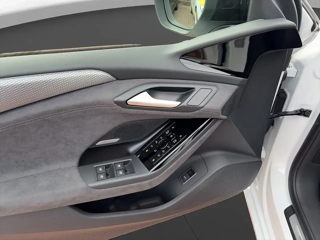 Audi A6 e-tron quattro S line - Thumbnail 3