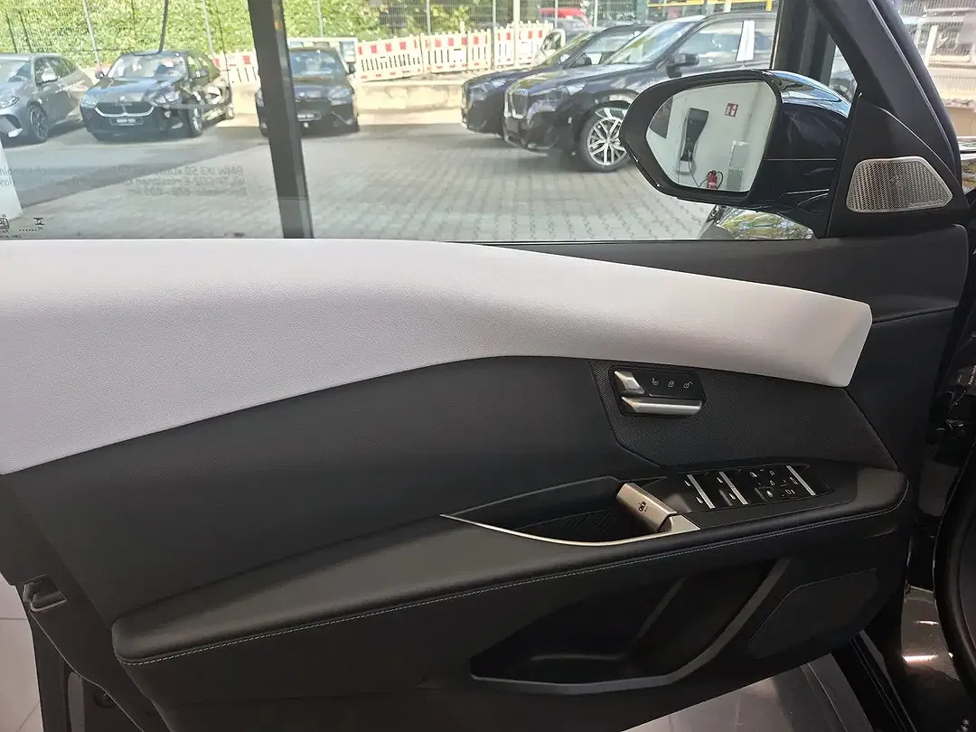 BMW i3 xDrive First Edition - Thumbnail 3