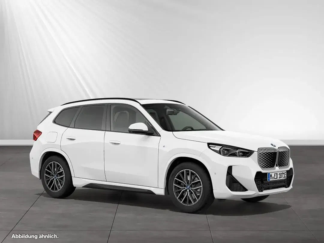 BMW iX1 xDrive M - Thumbnail 9