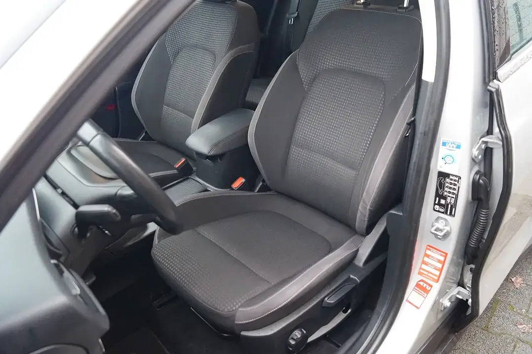 Ford Focus Cool & Connect - Thumbnail 12