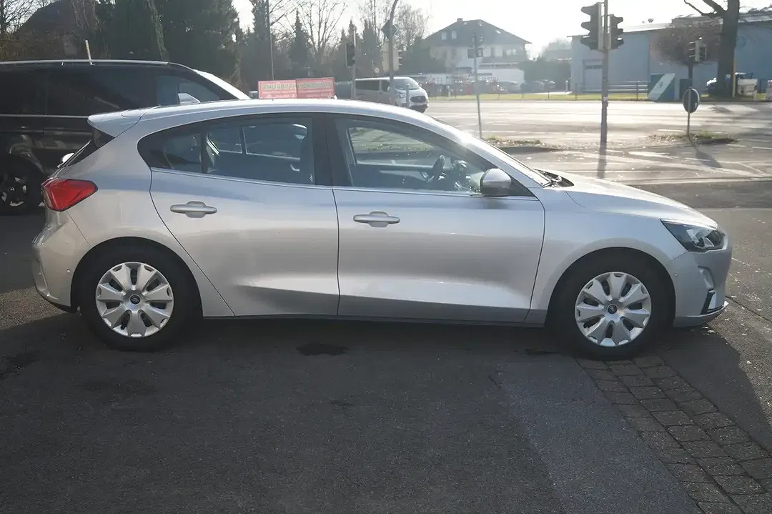 Ford Focus Cool & Connect - Thumbnail 5