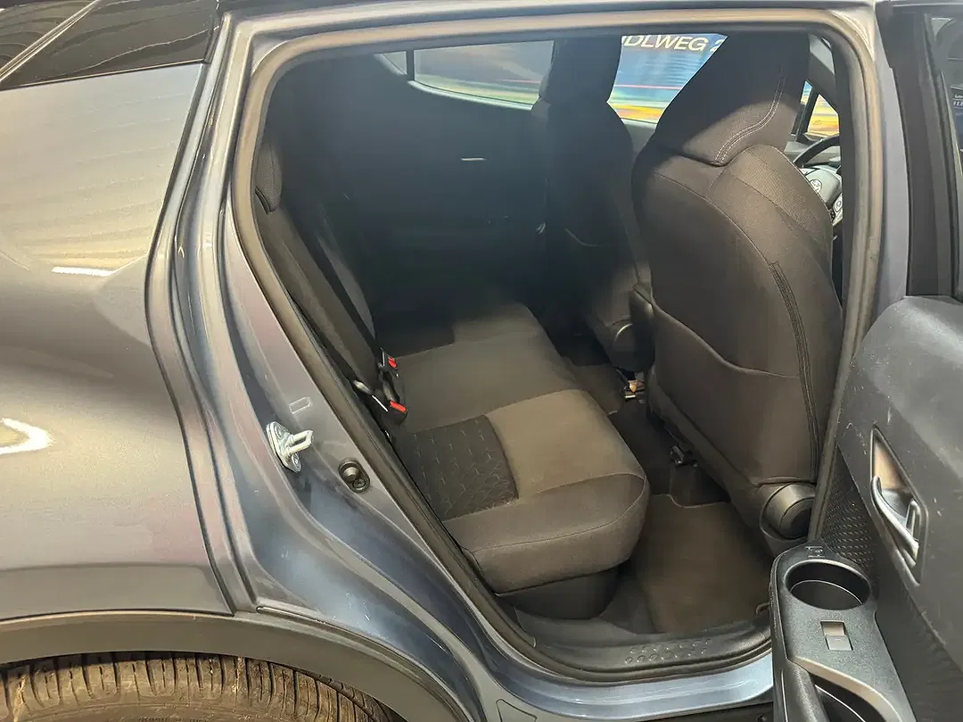 Toyota C-HR Hybrid - Thumbnail 12