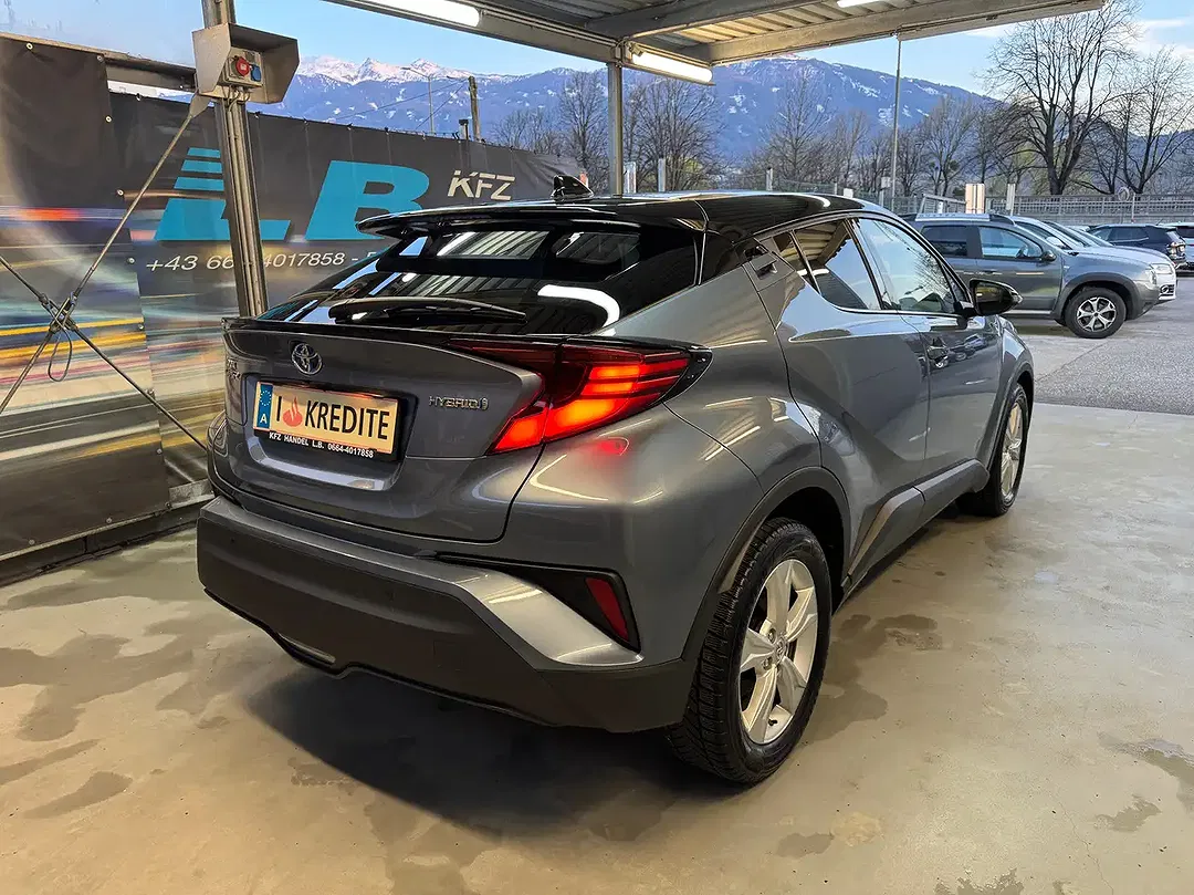 Toyota C-HR Hybrid - Thumbnail 3