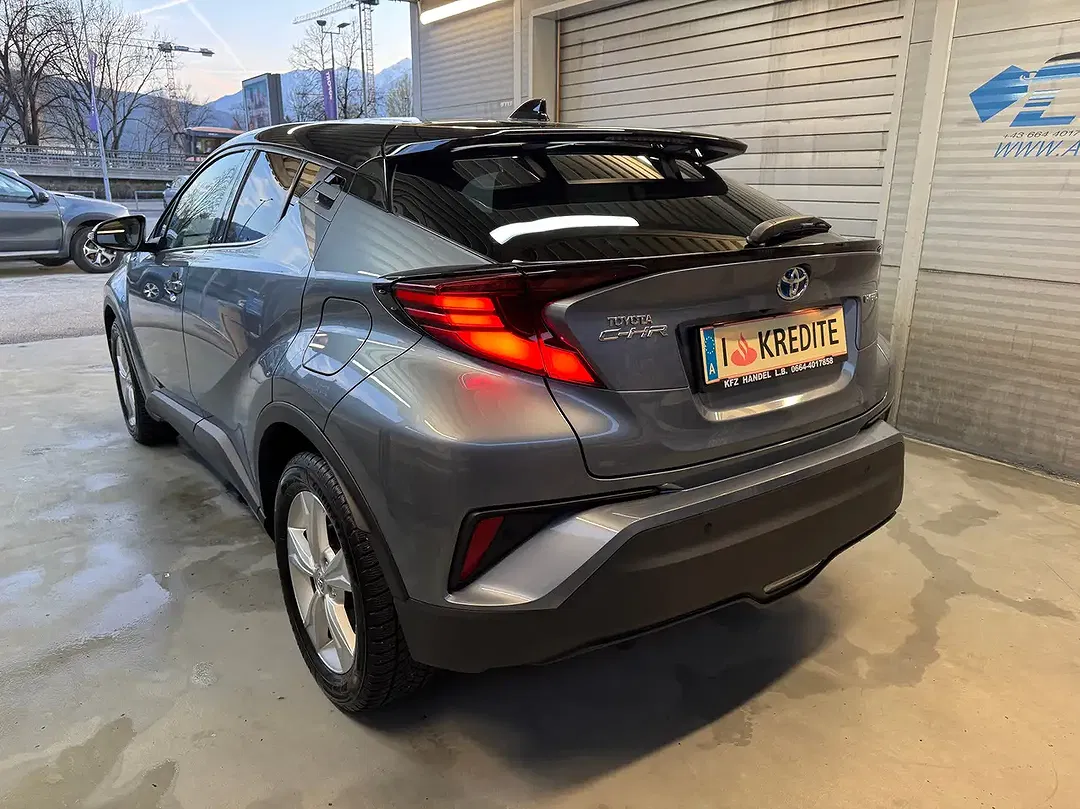 Toyota C-HR Hybrid - Thumbnail 4