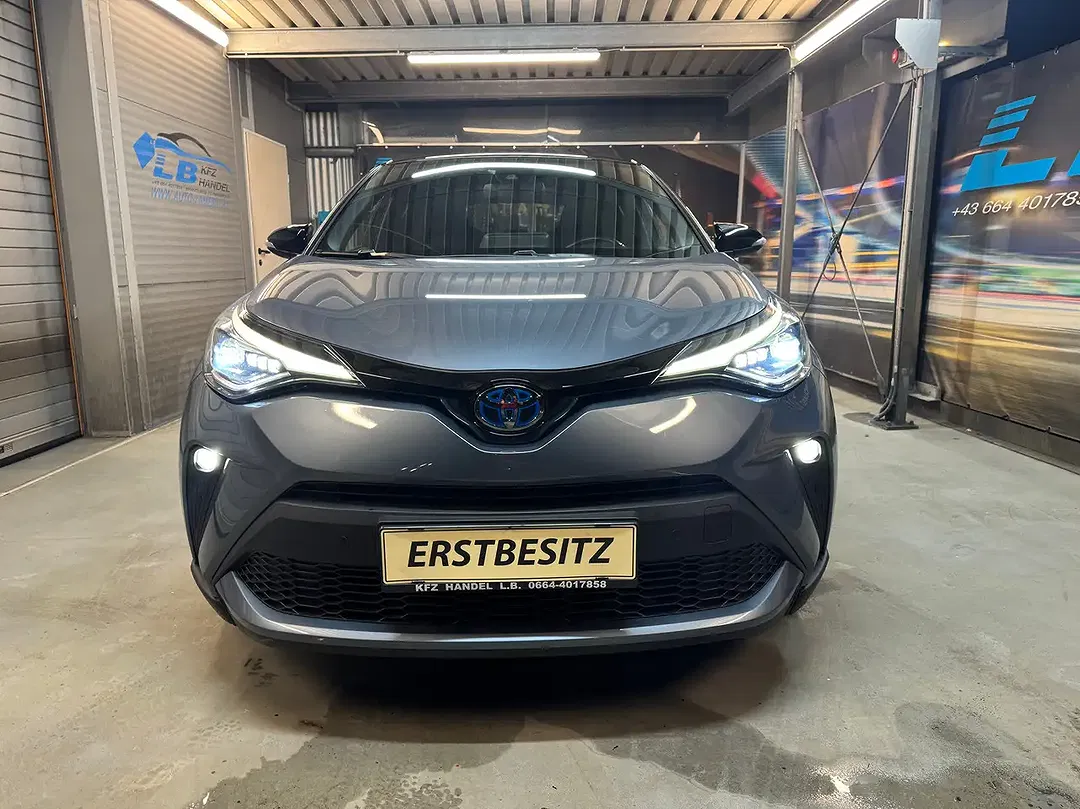 Toyota C-HR Hybrid - Thumbnail 8