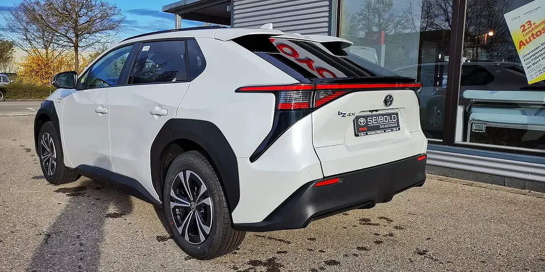 Toyota bZ4X - Thumbnail 5