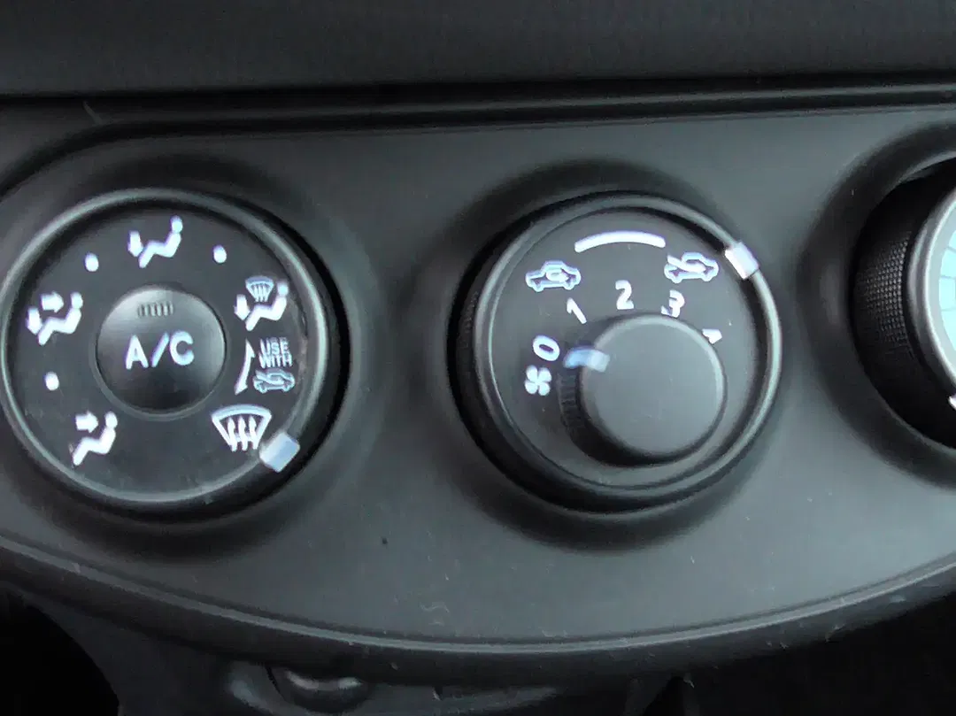 Toyota Yaris - Thumbnail 14