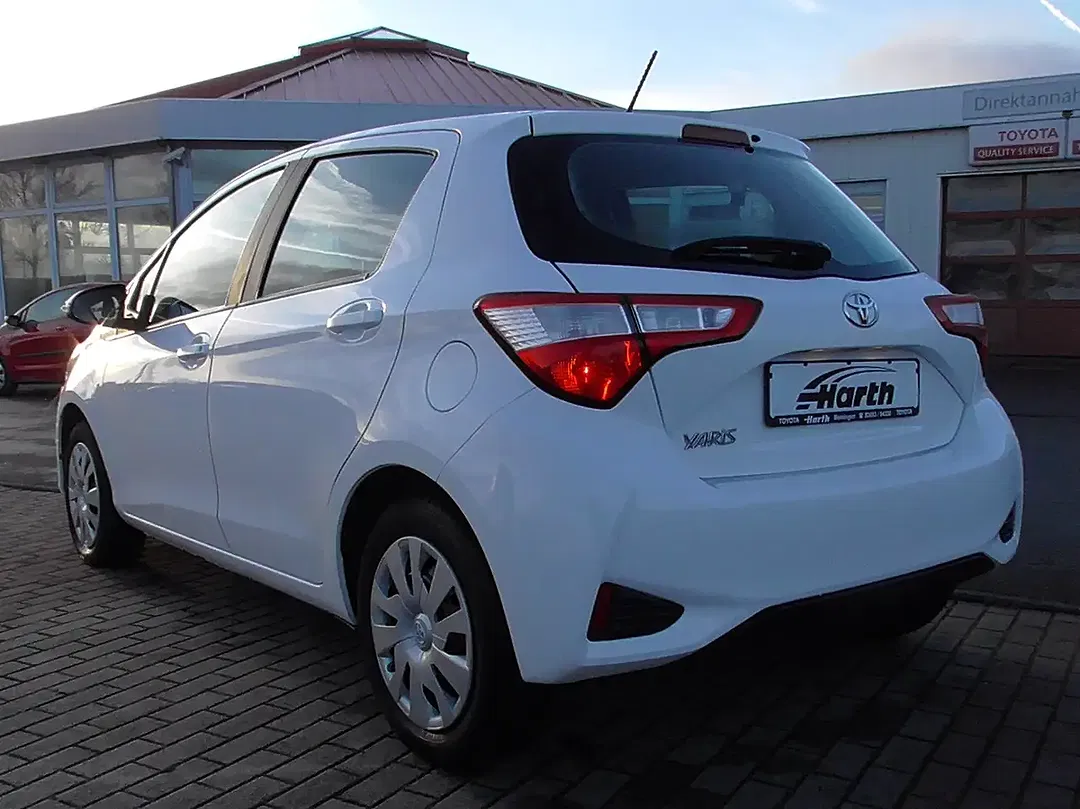 Toyota Yaris - Thumbnail 3