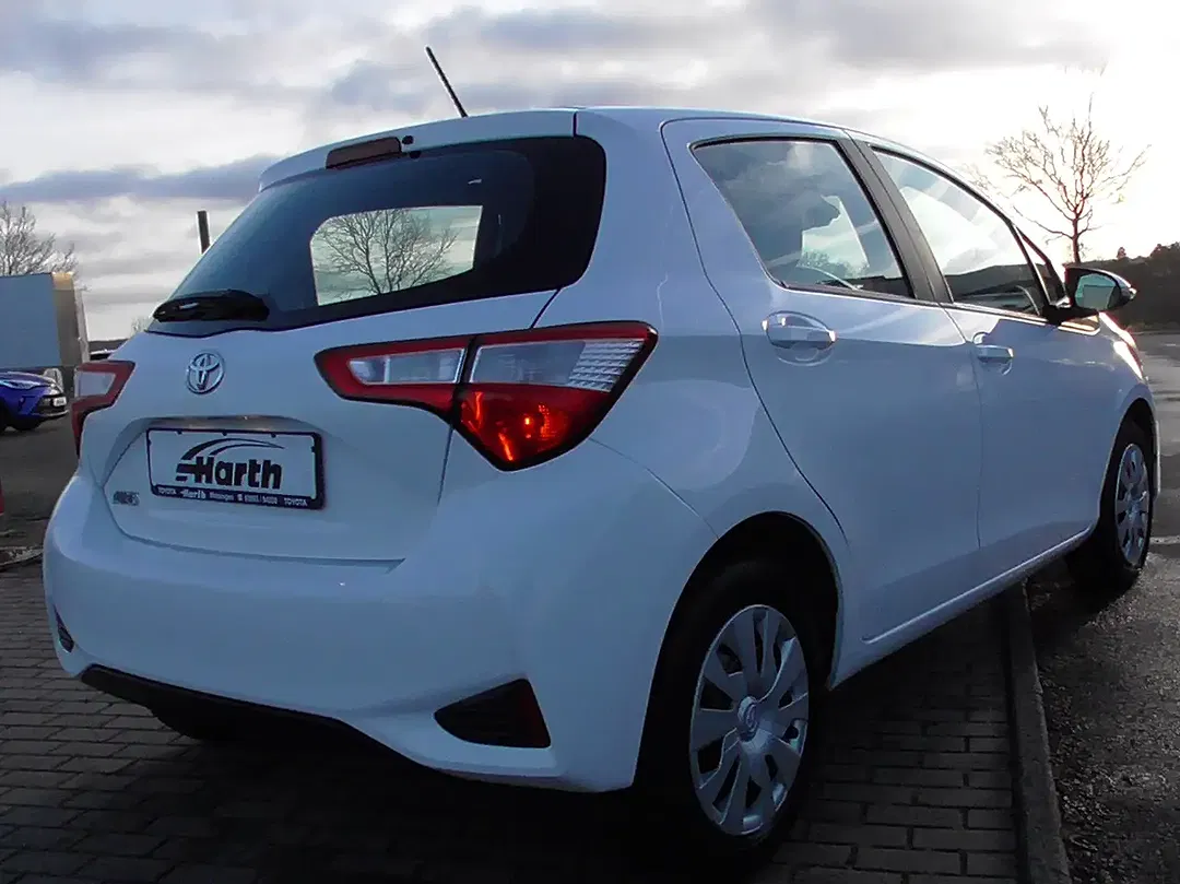 Toyota Yaris - Thumbnail 5